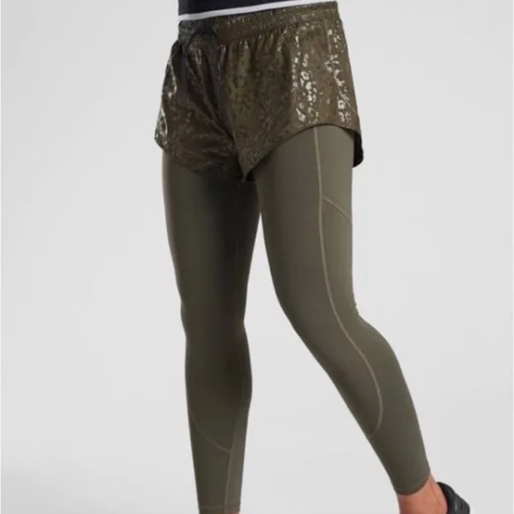 Athleta NWT Rainier 2 in 1 Tights size Large in Black